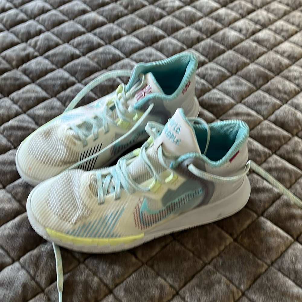 Kids Kyrie Irving basketball shoes